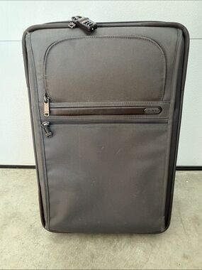 TUMI Alpha 2 Carry-On Luggage Tumi Alpha 22020 Expandable Luggage 22020GY4